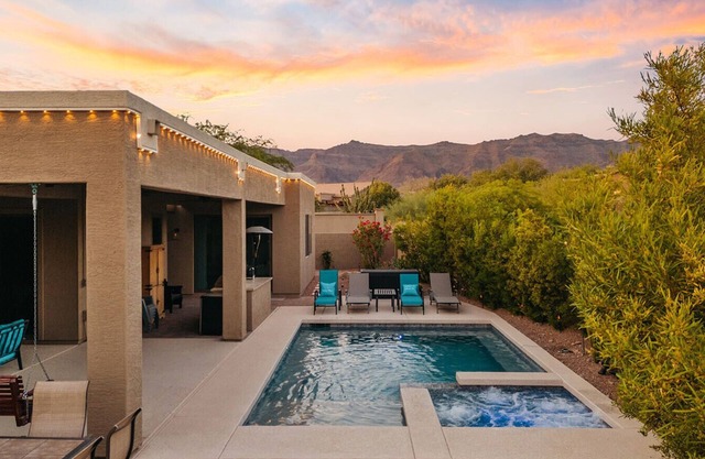 Gold Canyon Bliss Mountain view resort near golf, hiking & lakes!