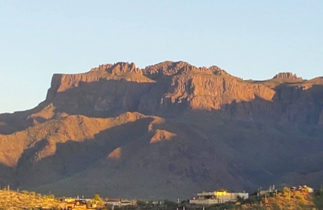 Gold Canyon Getaway - 4 bed House with Heated Pool and Stunning Mountain Vistas