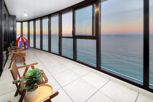 Gold Coast Retreat 3BR 2BA Sofa Bed Free Parking