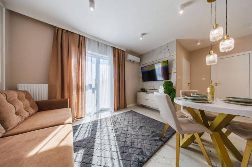 Gold&Marble Luxe Apartment- City Centre, Free Parking by StayNest