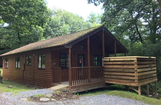 Goldcrest 4-Hot Tub-Woodland Lodges-Carmarthenshire-Tenby