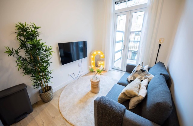 Golden 1 Bedroom Apartment 40m2 -SS177G-