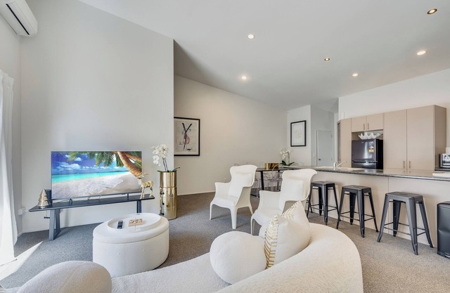 Golden 3-bedroom Retreat in beautiful Mount Maunganui with WiFi, AC