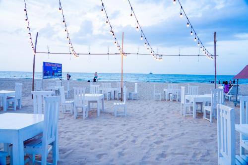 Golden Beach Hotel & Restaurant