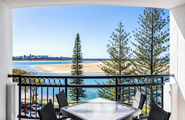 Golden Beach Oasis - Luxury Resort Living