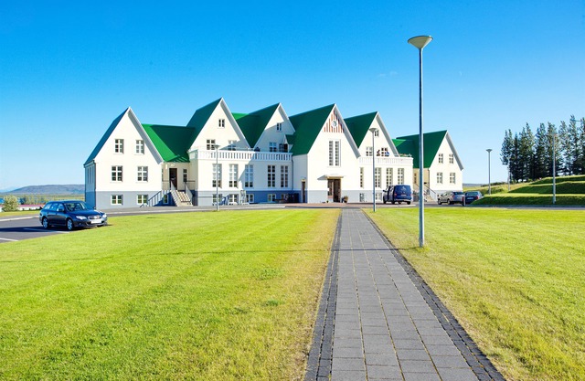 Golden Circle Apartments