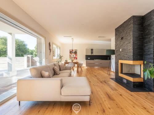 Golden Dunes Villa - Garden Retreat