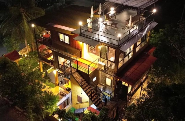 Golden Mango House