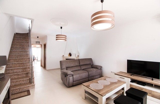 Golden River Villa - AL (Official Local Lodging)