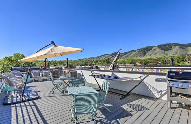 Golden Rooftop w/Mountain Views - Walk to DT Golden/School of Mines + Close to Red Rocks!