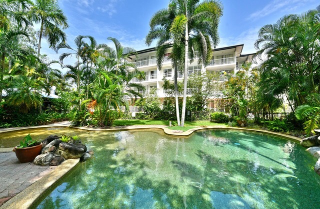 Golden Sands Beachfront Apartment Resort