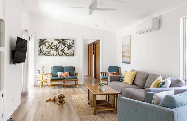 Golden Sands - Pet Friendly - 2 Mins Walk to Beach
