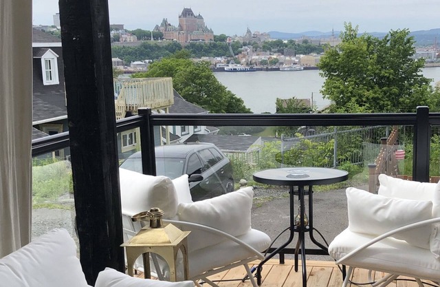 GOLDEN Suite 16 Guests Special Events Castle View