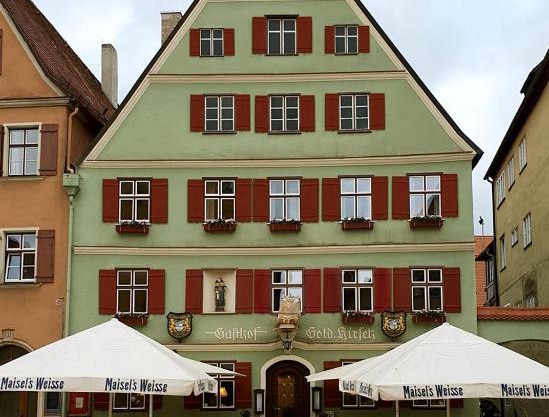 Goldner Hirsch