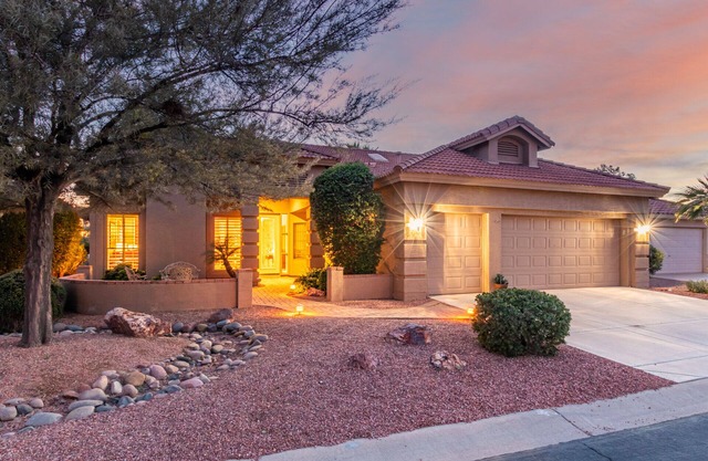 Golf Course Beauty Oakwood Sun Lakes 55+! Sparkling Pool. Dog Friendly.