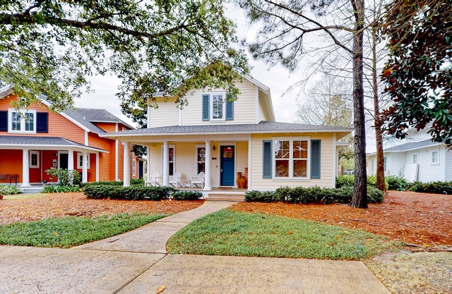Golf-course home with lake view, central AC, & W/D - near beach