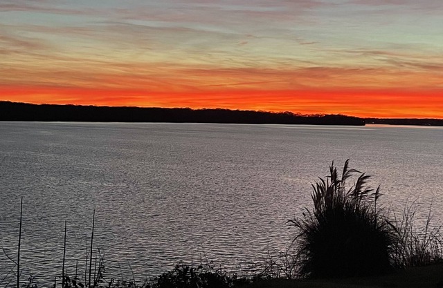 Golf, fish, & Relax! Wilson Lake incredible views from atop the bluff!