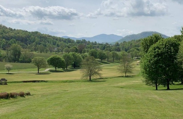 Golf Lake Mountain View Townhouse near Lake Chatuge