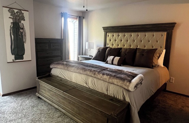Golf Lovers Townhouse, perfect for adult couples!n2 Bedrooms, 2.5 bathrooms.