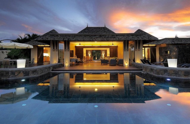 Golf Resort villa with pool, bar, fitness, garden and studio
