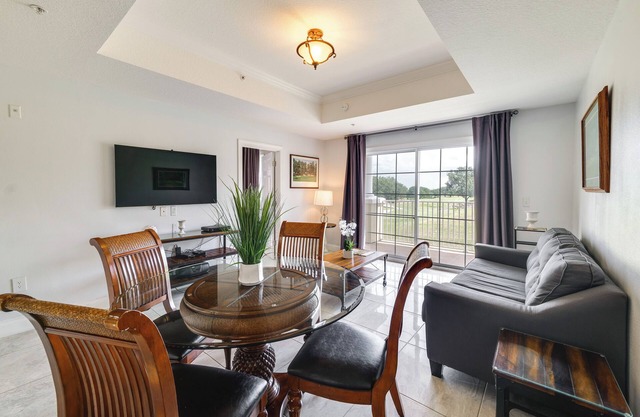 Golf Views: Kissimmee Condo on Reunion Course