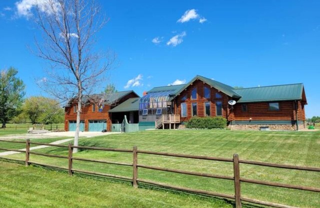 Golfcourse Getaway - Spacious and Relaxing Log Home