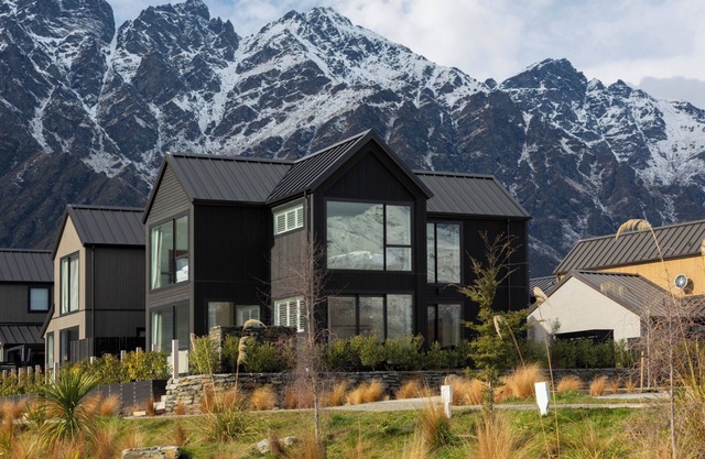 Golfers and Skiers Retreat - Jacks Point Home