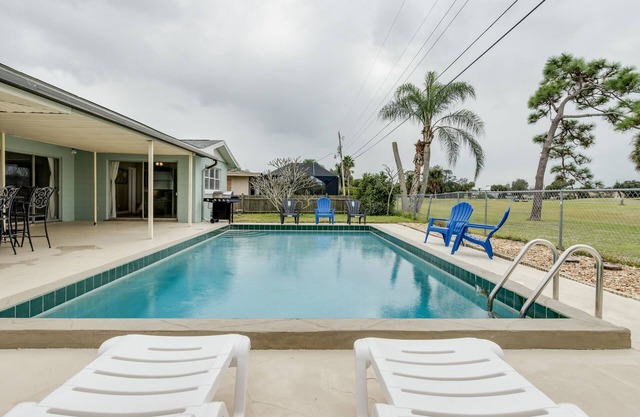 GolfFront 4 Bed/3Bath Renovated Pool Home Sleeps14