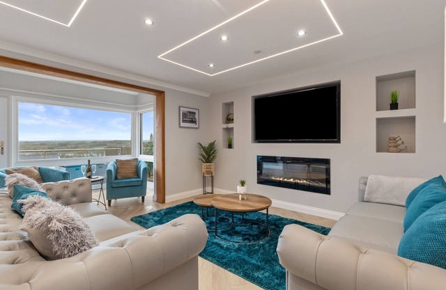 Golwg Y Môr - Sea View Cottage with Hot Tub