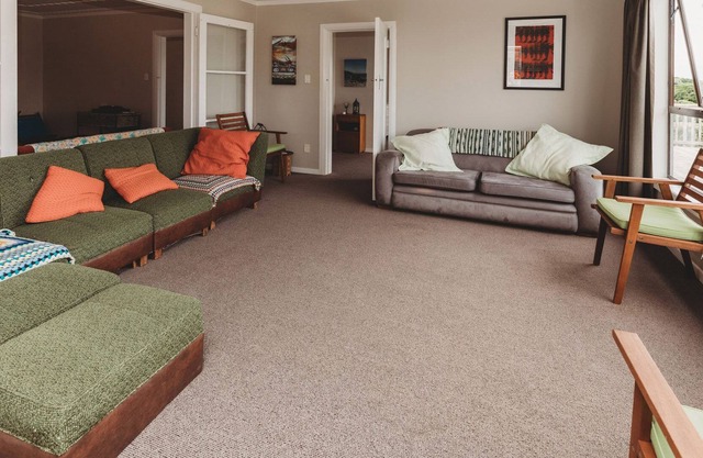 GONE COASTAL KIWI BACH WAREA