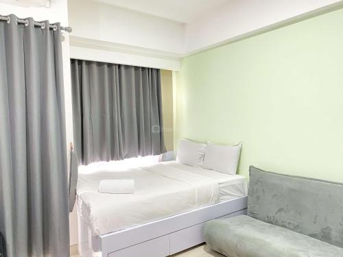 Good and Homey Studio at Gateway Park LRT City Jatibening Apartment By Travelio