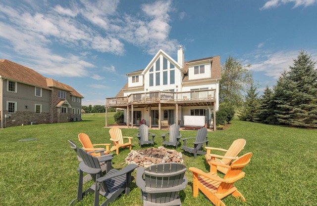 Good Life: Lakefront, Dogs Welcome, Dock Slip, Hot Tub!