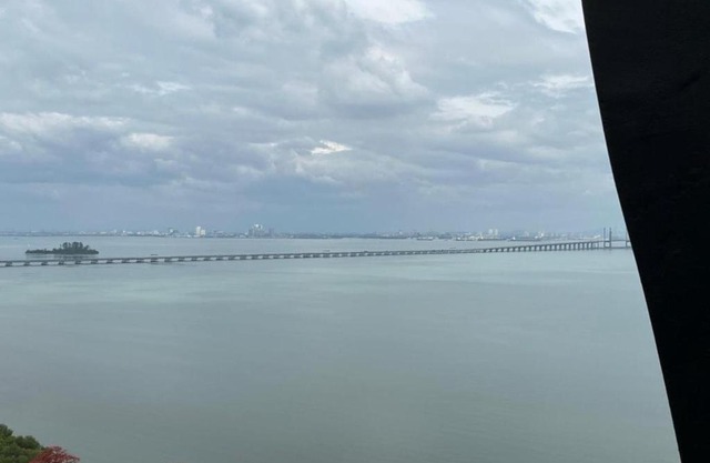 Good Seaview Condo, near Queensbay