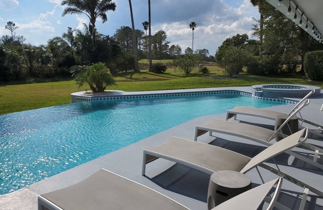 Good Vibes at Swiss, STUNNING POOL & SPA, 3 Bed, 3 Bath