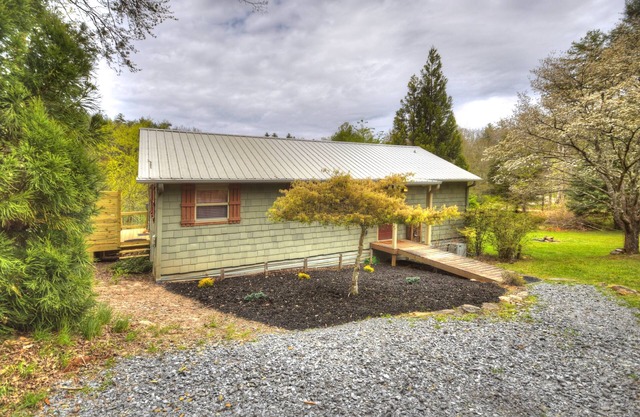 Good Vibes | Private Stocked Pond | Hot Tub | Fire Pit