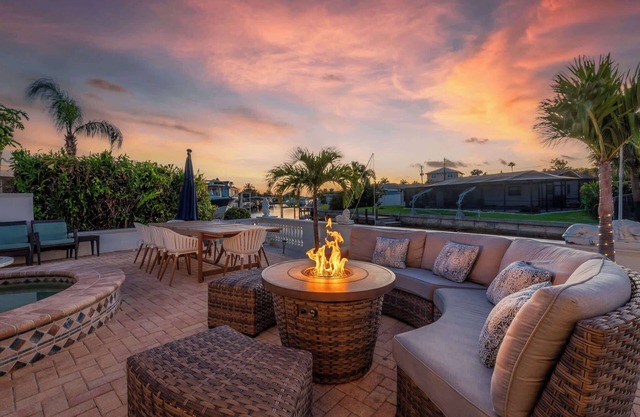 Goodtimes Waterfront Luxury Oasis Heated Pool, 5 Minutes to Indian Rocks Beac
