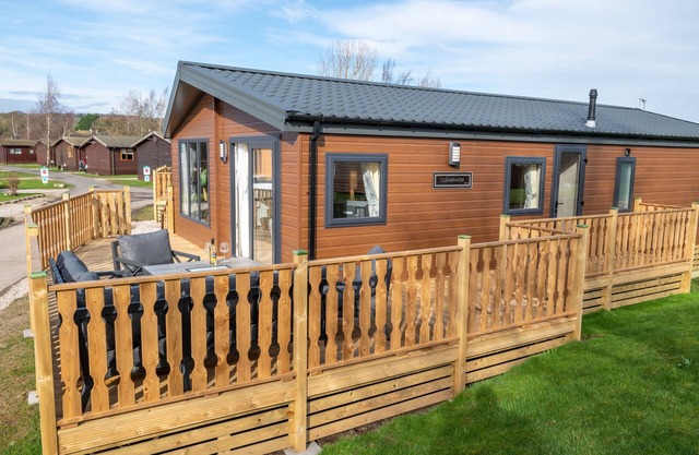 Goose Home Lodge - Modern two-bedroom lodge (dog-friendly)
