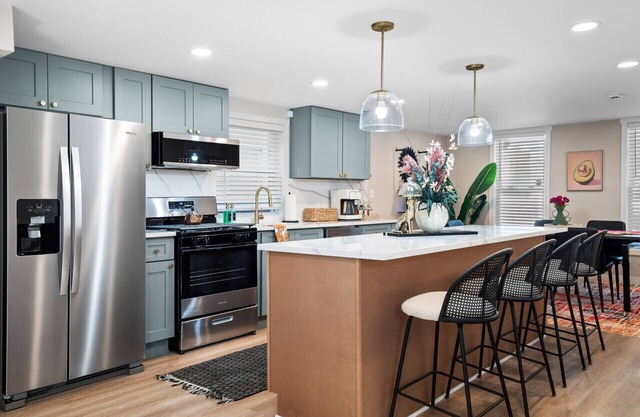 Gordon Square Arts District|Walk to Restaurants, Bars| Sleeps 8