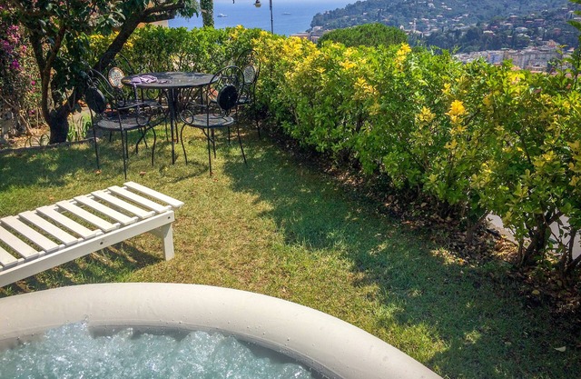 Gorgeous modern loft with Jacuzzi view and garden DISCOUNTS MAY/JULY