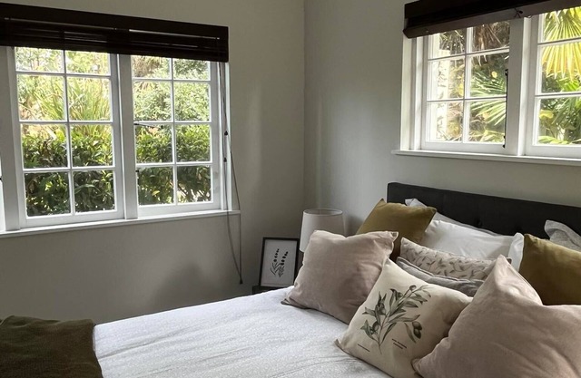 Gorgeous 1 bedroom Apartment in top, quiet suburb, Herne Bay, is Peaceful & Safe