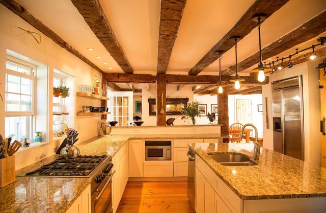 Gorgeous 1835 Farmhouse w. Lake/MTN Views!