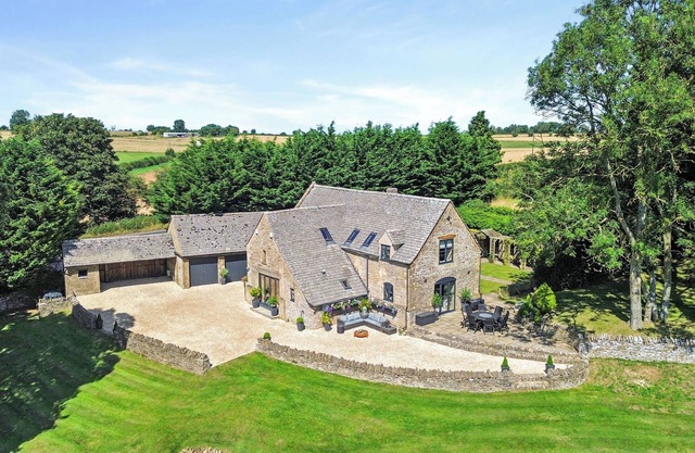 Gorgeous 18th Century Barn Conversion - Cotswolds