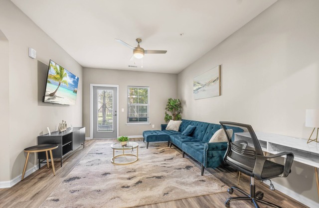 Gorgeous 2 Bed/2 Bath Condo Close to Beaches