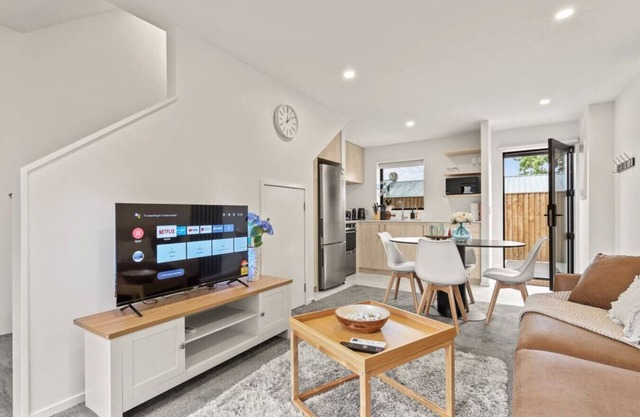 Gorgeous 2 Bed Henderson Stay