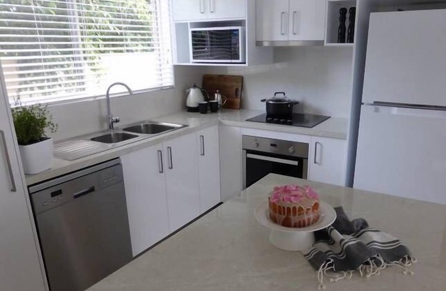 Gorgeous 2 bedroom apartment - Lux, central and quiet with private courtyard