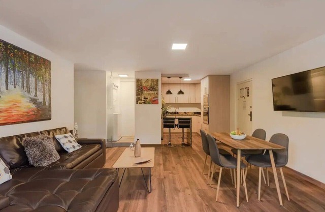 Gorgeous 2 BR 2 BATH unit in Parque Lleras with A/C