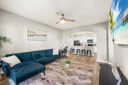 Gorgeous 2BR 2BA Condo Only 10 Mins to the Beach