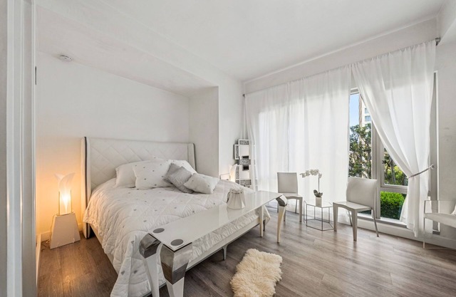 Gorgeous 2BR Apartment in LA.
