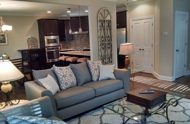 GORGEOUS 3 BEDROOM TOWNHOME LOCATED ON ESTATE LOT