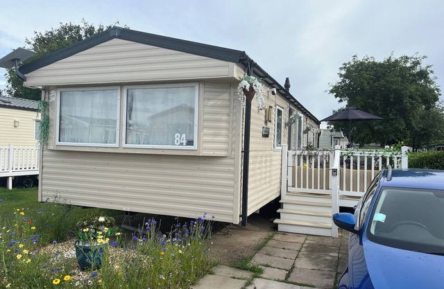 Gorgeous 3-bedroom caravan in Humberston HAVEN SITE, passes not included!